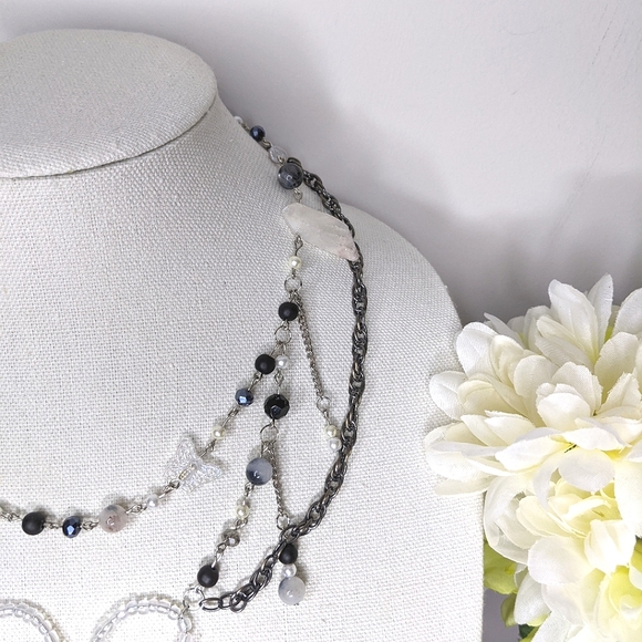 Necklaces with crystal and glass beads chain and a wired bow. Handmade by me. - Picture 7 of 7